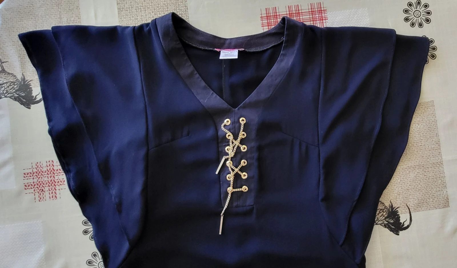 Nana Baila Vestido TFr38/TM-Marinho-Ombro com Volante & Corte Reto & Decote com Laço Dourado em OT – photo 7
